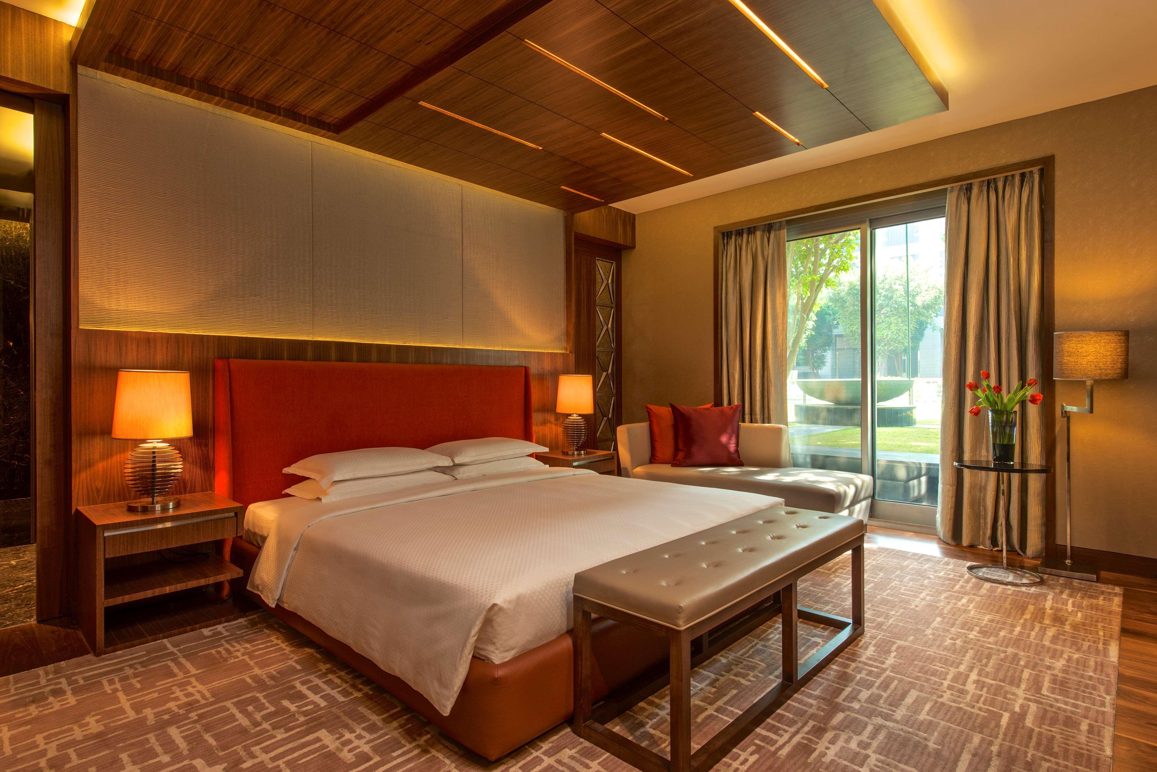 Grand Hyatt Mumbai Hotel And Residences Esterno foto Deluxe Room