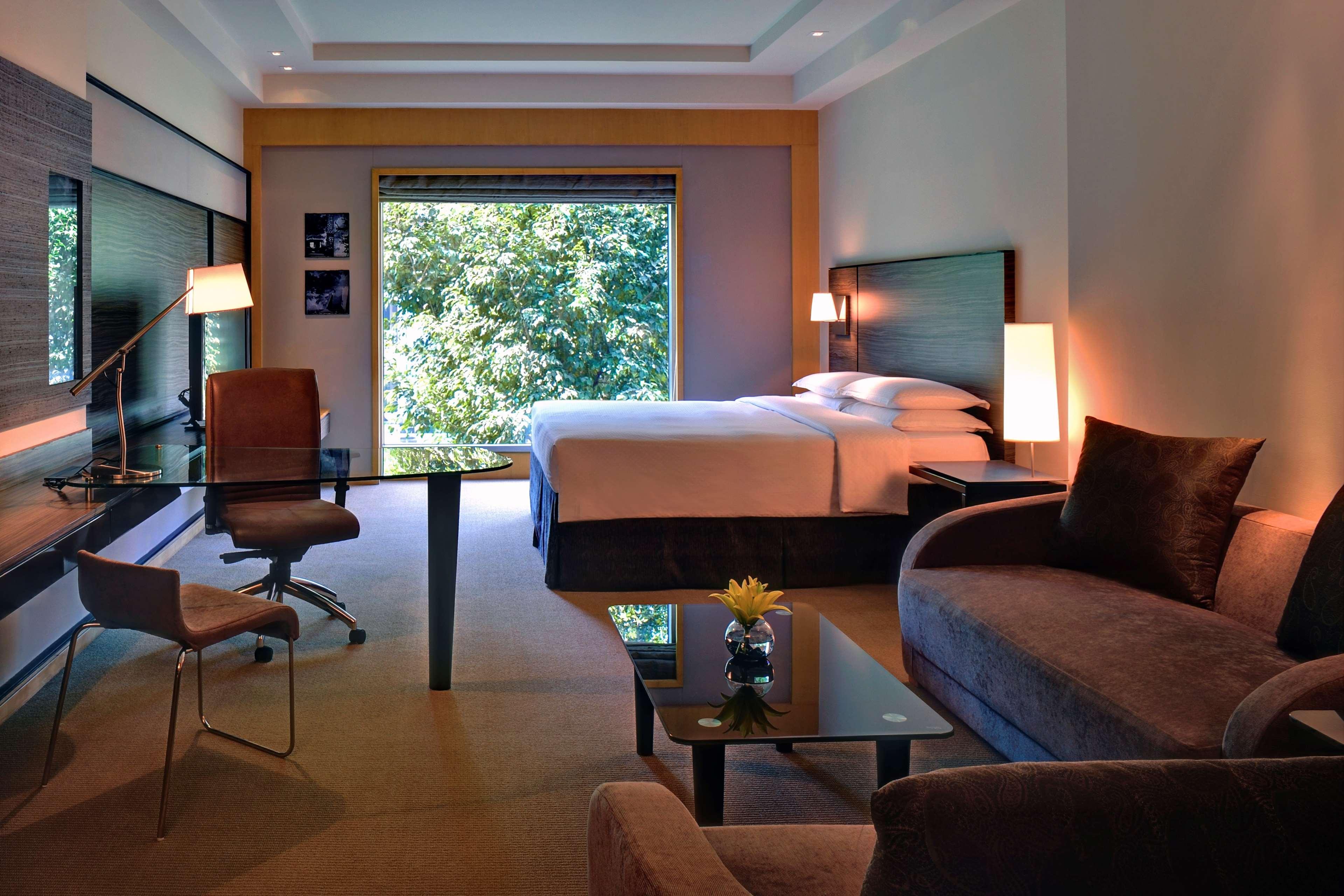 Grand Hyatt Mumbai Hotel And Residences Esterno foto A room at the Taj Bengal