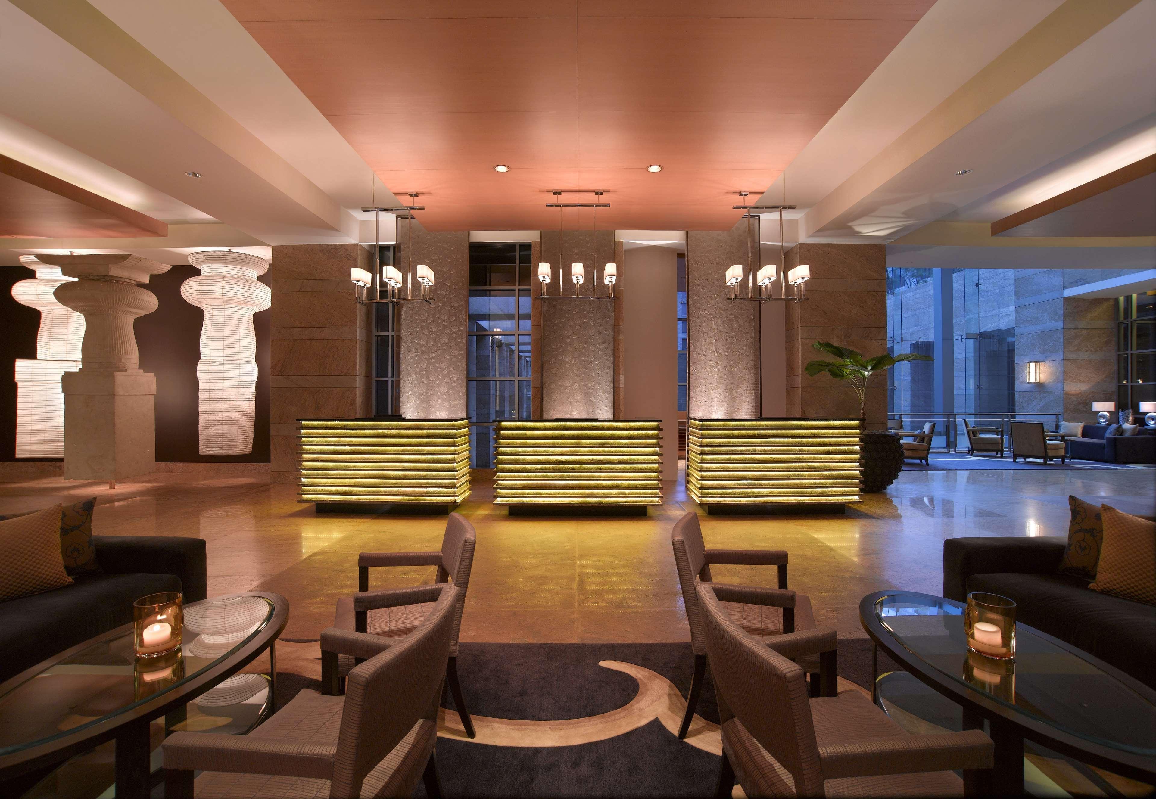 Grand Hyatt Mumbai Hotel And Residences Esterno foto The lobby of the hotel