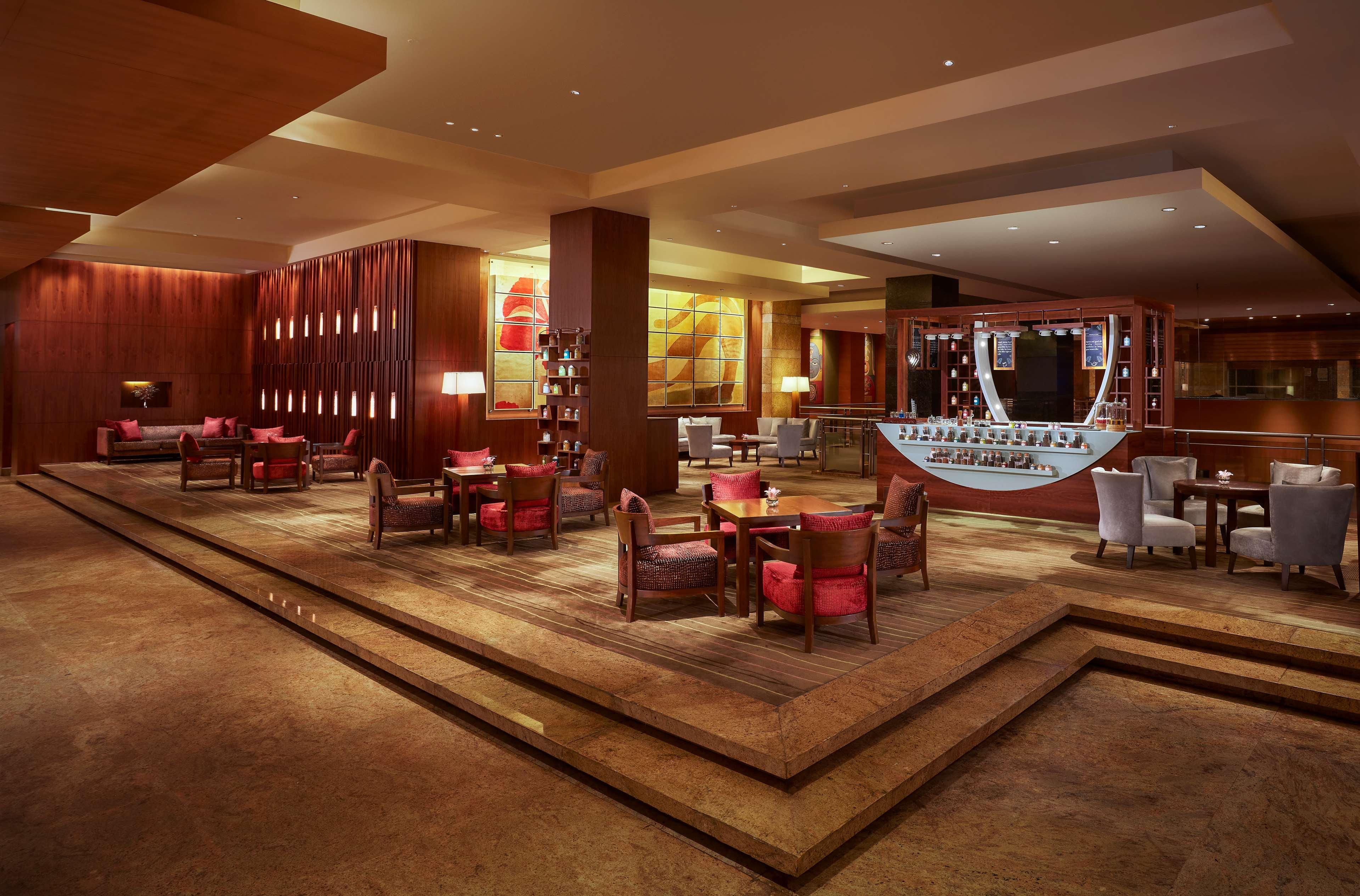 Grand Hyatt Mumbai Hotel And Residences Esterno foto The lobby