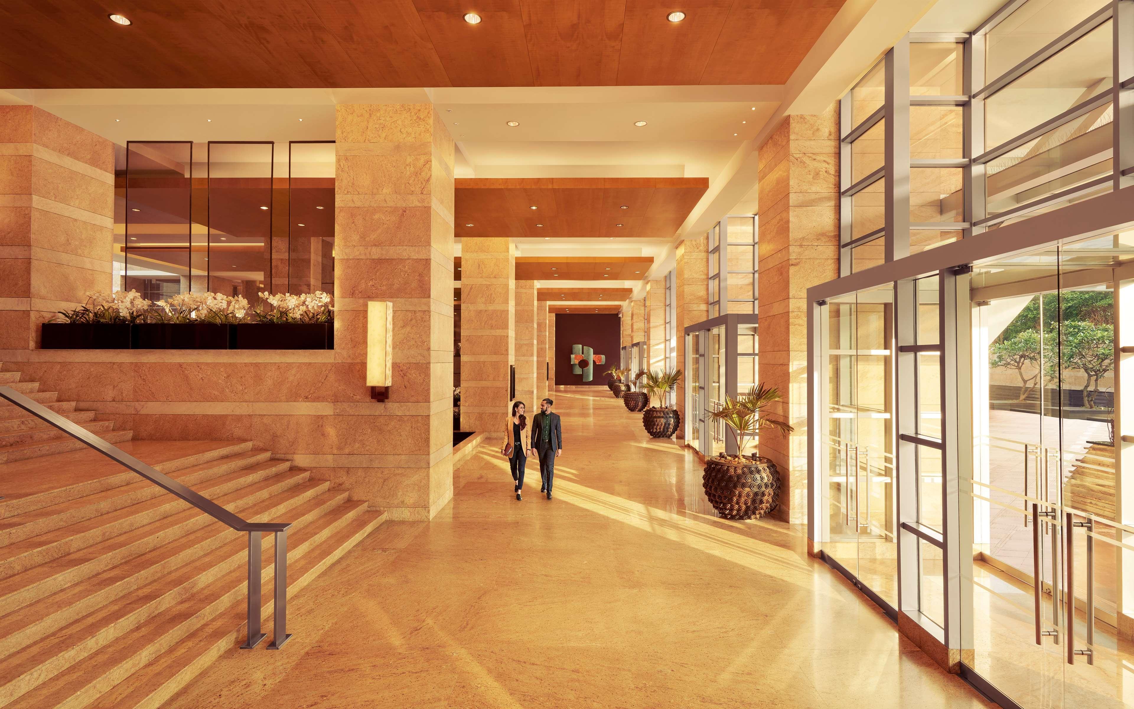 Grand Hyatt Mumbai Hotel And Residences Esterno foto The lobby of the hotel