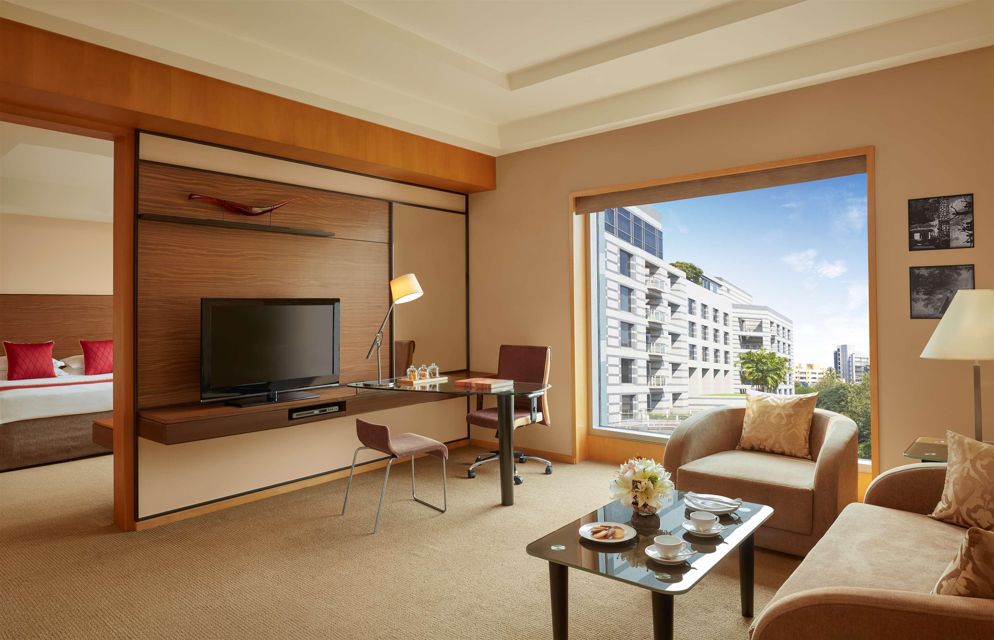 Grand Hyatt Mumbai Hotel And Residences Esterno foto Suite at the Taj Bengal