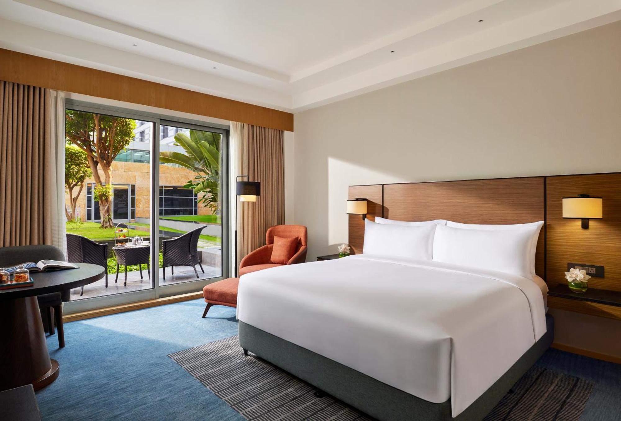 Grand Hyatt Mumbai Hotel And Residences Esterno foto Deluxe Room