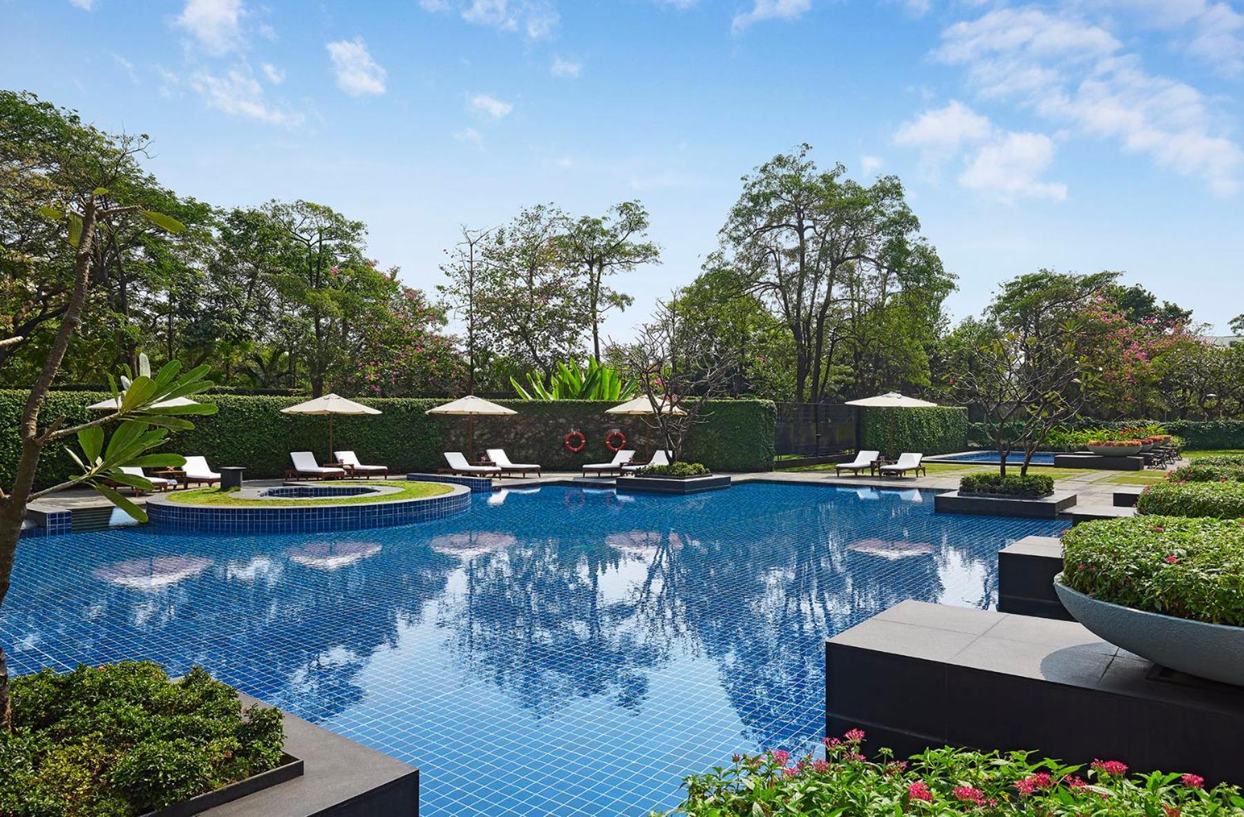 Grand Hyatt Mumbai Hotel And Residences Esterno foto The pool at The Park, Hyderabad
