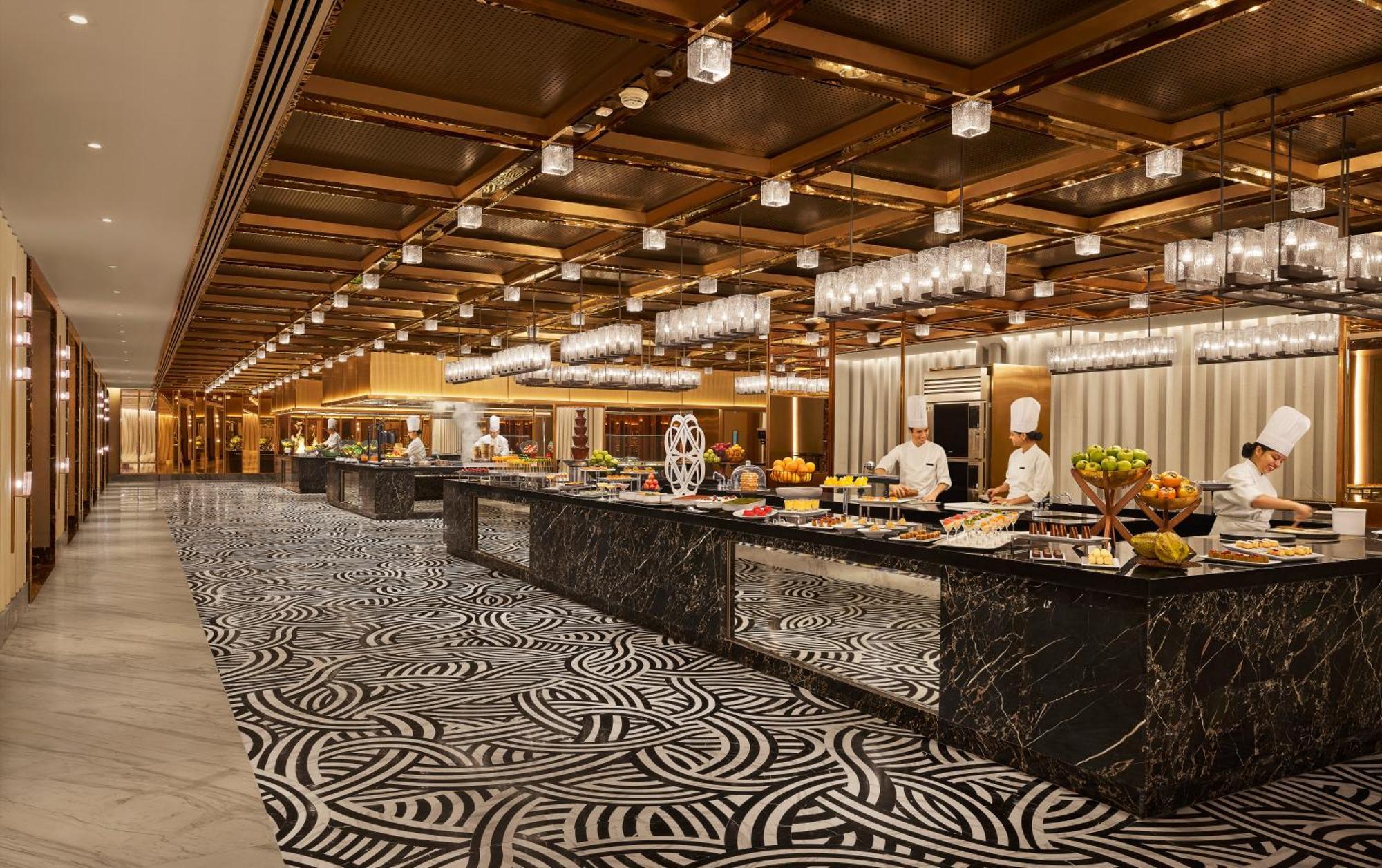 Grand Hyatt Mumbai Hotel And Residences Esterno foto The buffet at the hotel
