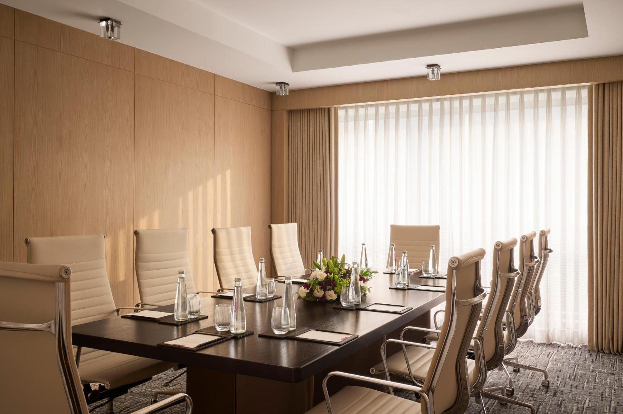 Grand Hyatt Mumbai Hotel And Residences Esterno foto Meeting room