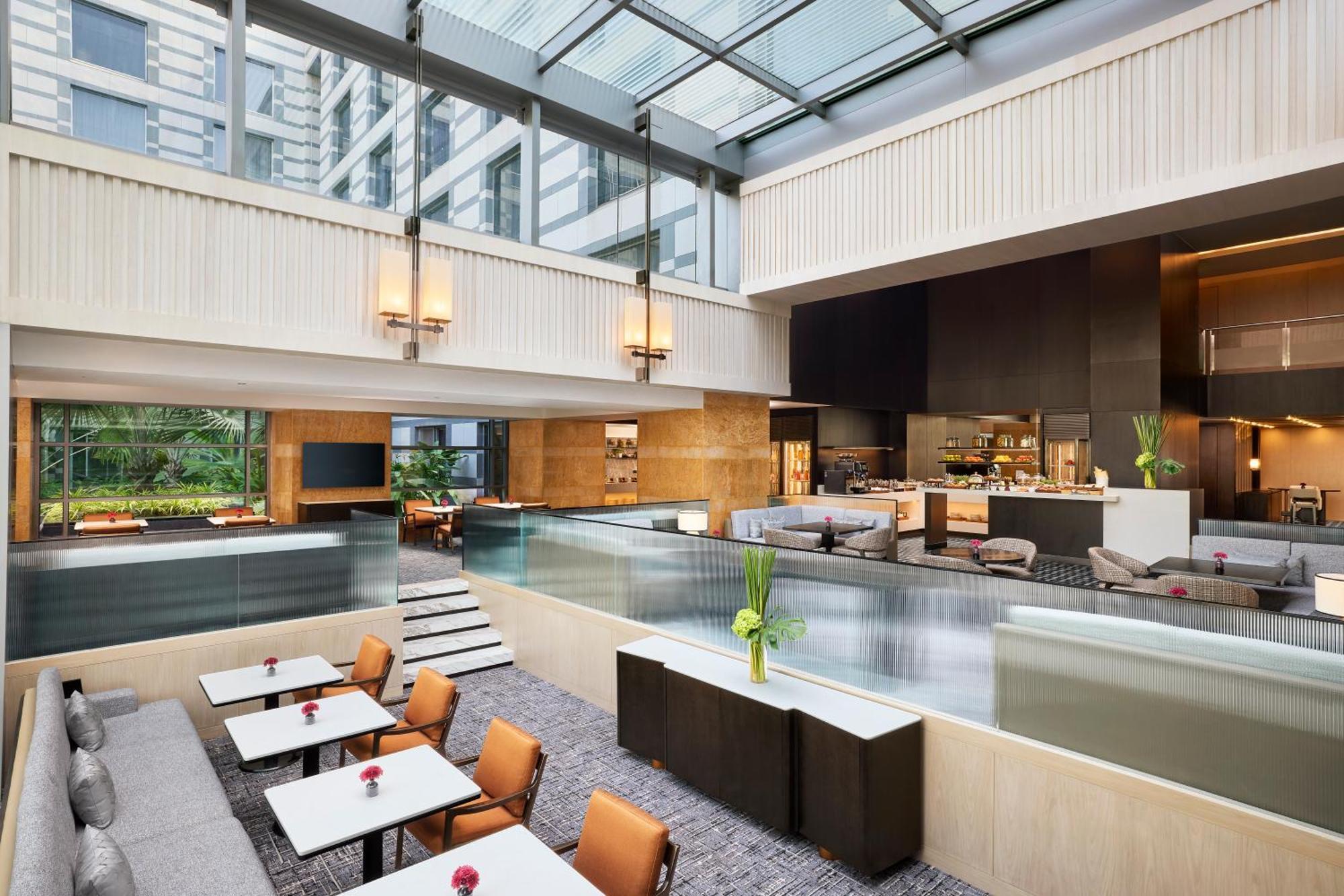 Grand Hyatt Mumbai Hotel And Residences Esterno foto The Lounge at Hong Kong International Airport